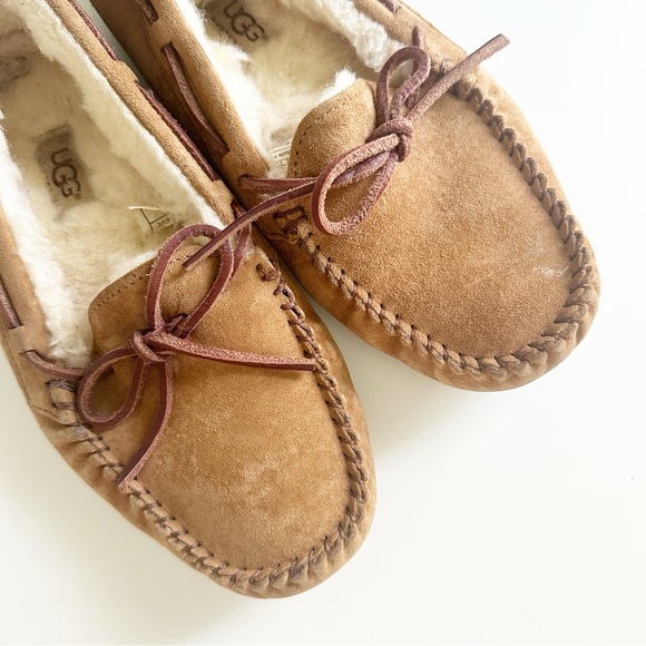 UGG Women's Dakota Sheepskin Lined Slipper Moccasin Chestnut 7 - Picture 5 of 10